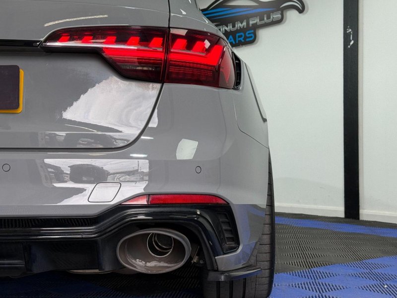 AUDI RS4