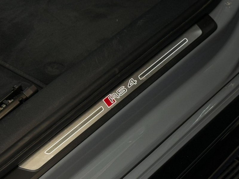 AUDI RS4