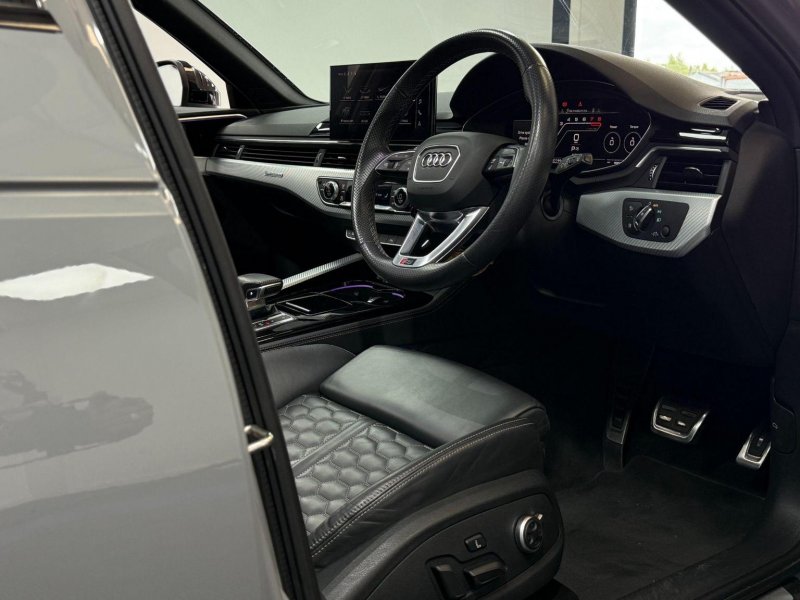AUDI RS4